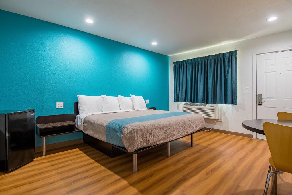 Motel 6-San Bernardino, Ca - Downtown Екстер'єр фото