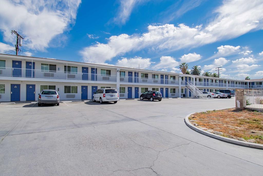Motel 6-San Bernardino, Ca - Downtown Екстер'єр фото