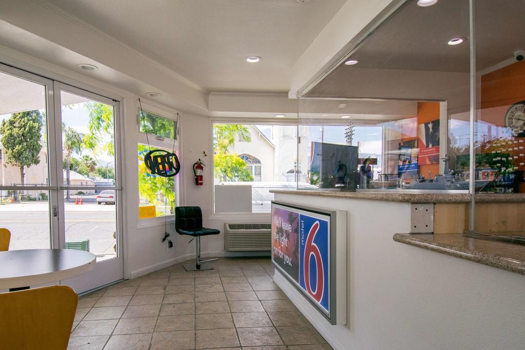 Motel 6-San Bernardino, Ca - Downtown Екстер'єр фото